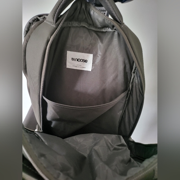 Incase Men's Grey Backpack - Picture 4 of 6